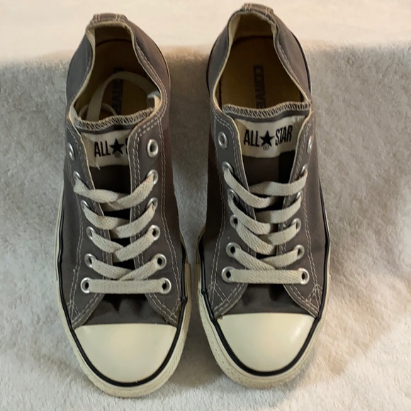 Grey Converse Chuck Taylor low tops - Picture 1 of 5